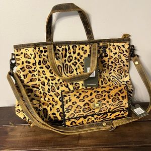 Myra leopard set